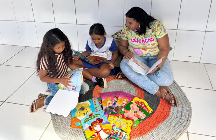 familia-e-escola-se-unem-em-oficina-de-alfabetizacao-na-escola-municipal-irma-dulce