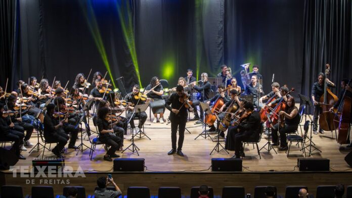 teatro-escola-antonio-chicon-sobrinho-abre-as-portas-com-noite-de-musica,-danca-e-teatro-em-teixeira-de-freitas 