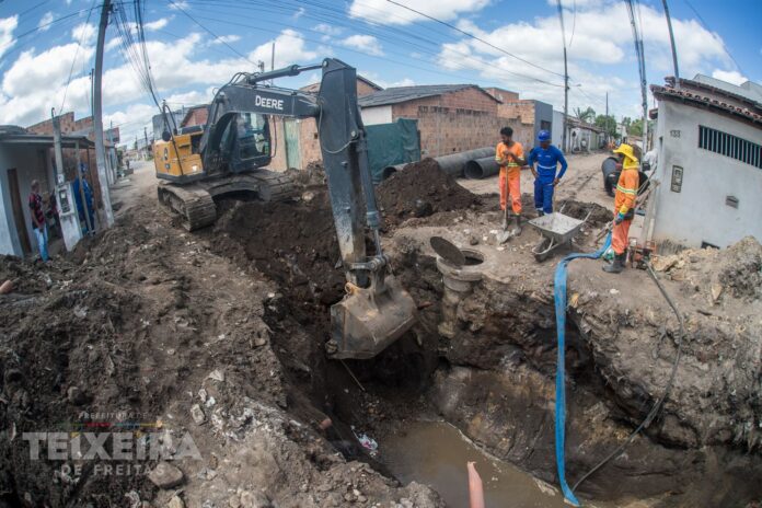 prefeitura-executa-obra-de-drenagem-no-bairro-luiz-eduardo