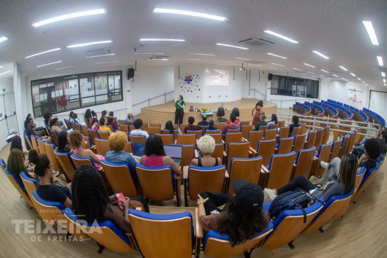 ihac-do-campus-paulo-freire-promove-encontro-formativo-em-parceria-com-a-prefeitura-de-teixeira-de-freitas