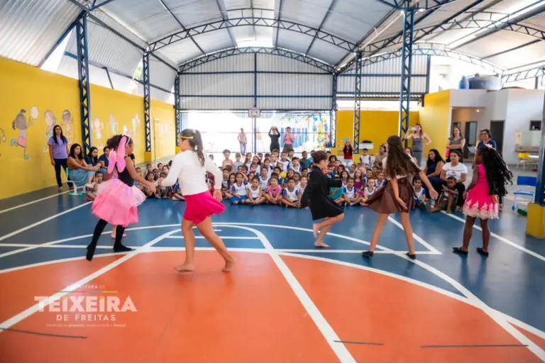 prefeitura-leva-apresentacao-cultural-a-semana-da-alegria-da-emei-monte-sinai