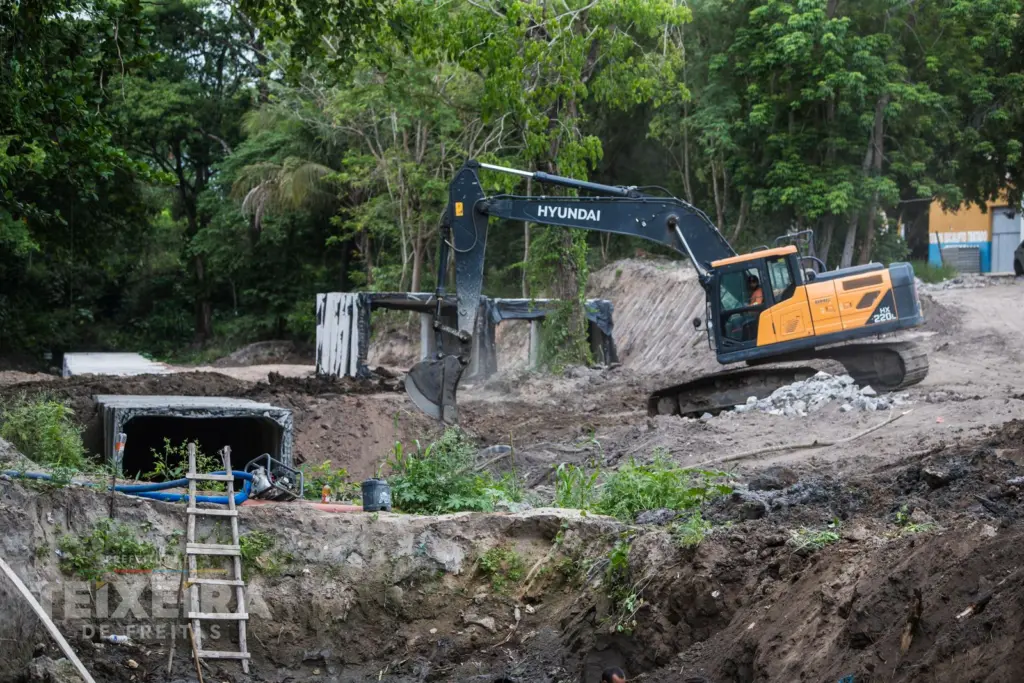prefeitura-da-continuidade-as-obras-de-drenagem-na-area-do-futuro-parque-ecologico-de-teixeira-de-freitas