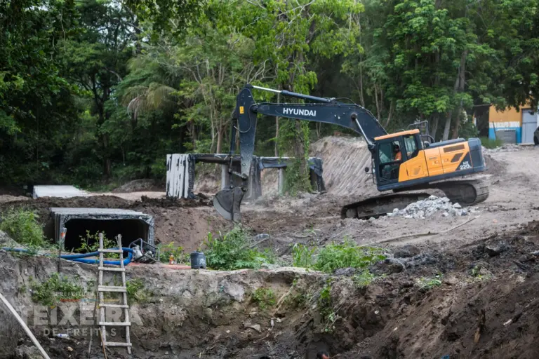 prefeitura-da-continuidade-as-obras-de-drenagem-na-area-do-futuro-parque-ecologico-de-teixeira-de-freitas