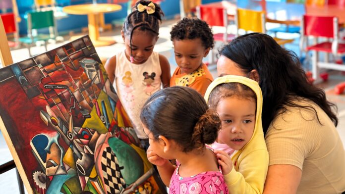 cmei-isael-de-freitas-correia-promove-encontro-de-criancas-e-familias-com-artista-plastico-local
