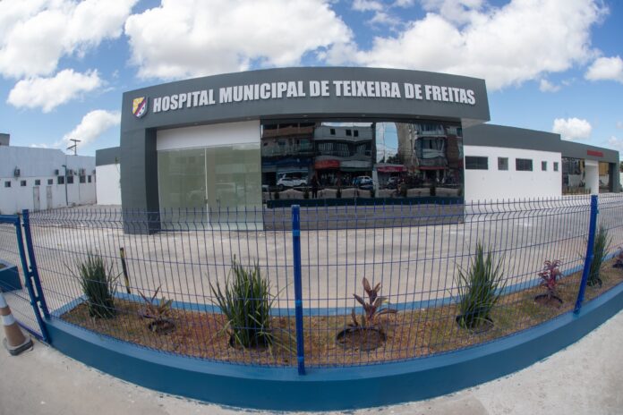 fachada-do-hospital-municipal-de-teixeira-de-freitas-passa-por-reforma-e-ganha-acesso-exclusivo-para-pedestres